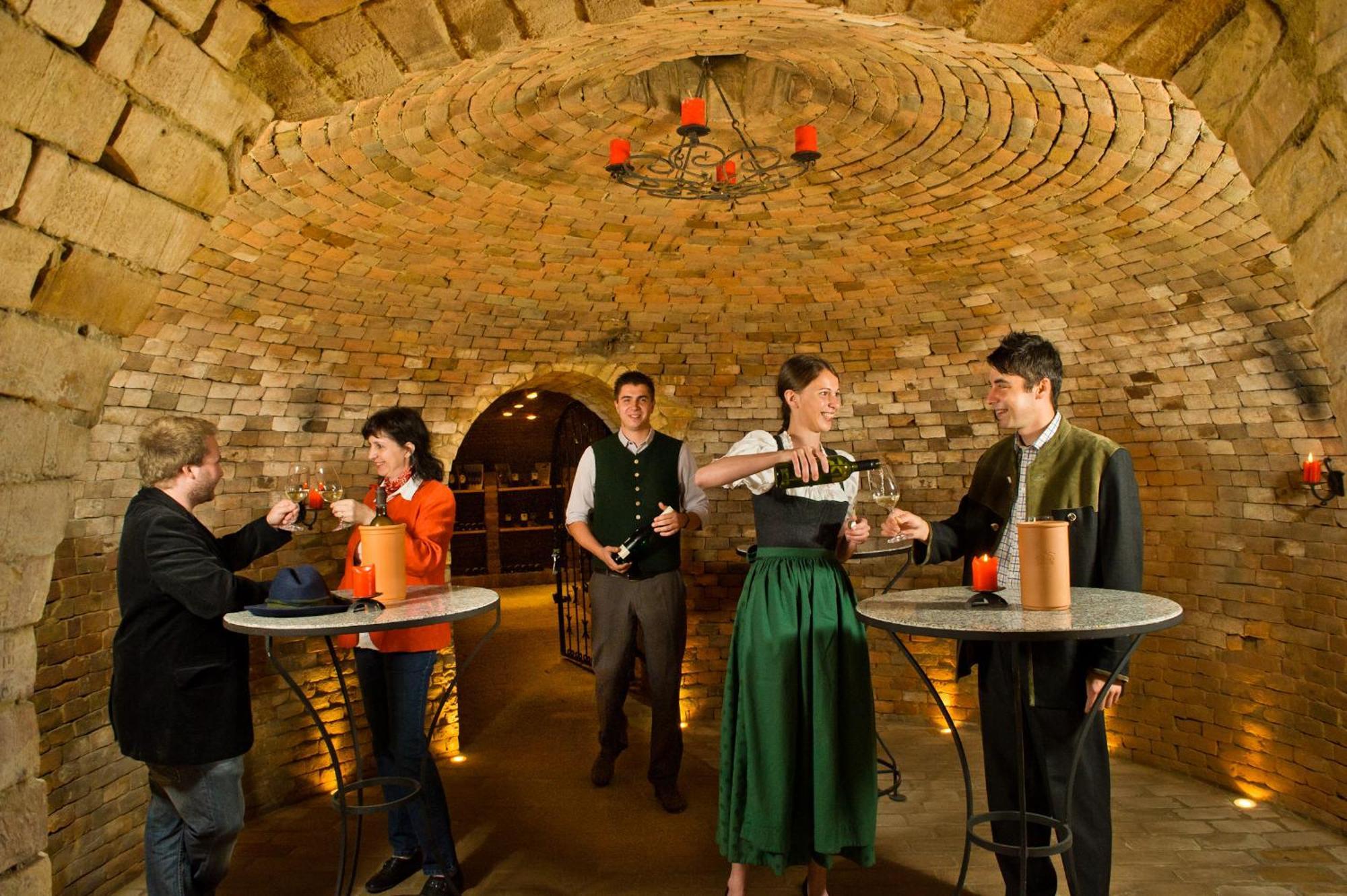 Hotel-Restaurant-Vinothek Felix Sommer Auersthal Exteriér fotografie