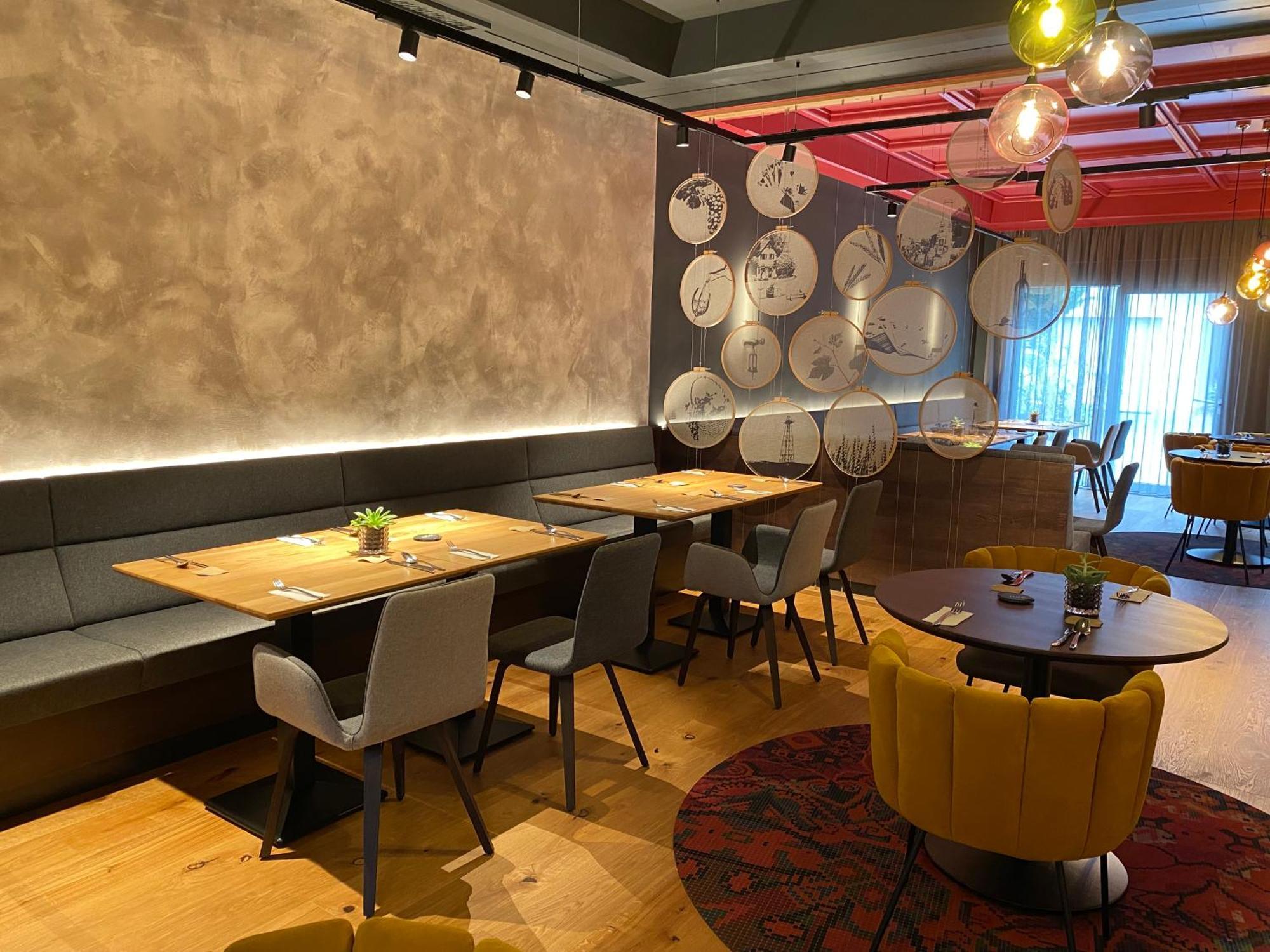 Hotel-Restaurant-Vinothek Felix Sommer Auersthal Exteriér fotografie